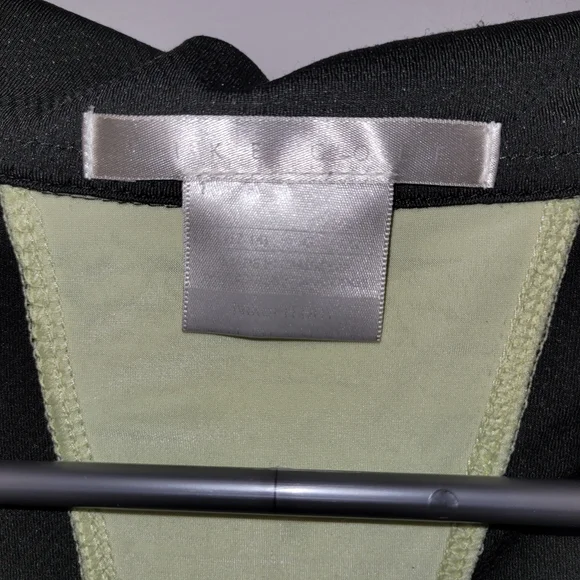 4/25 Nike Women’s Golf Shirt Medium Green Short Sleeve Zip Polo Athletic - Picture 4 of 5